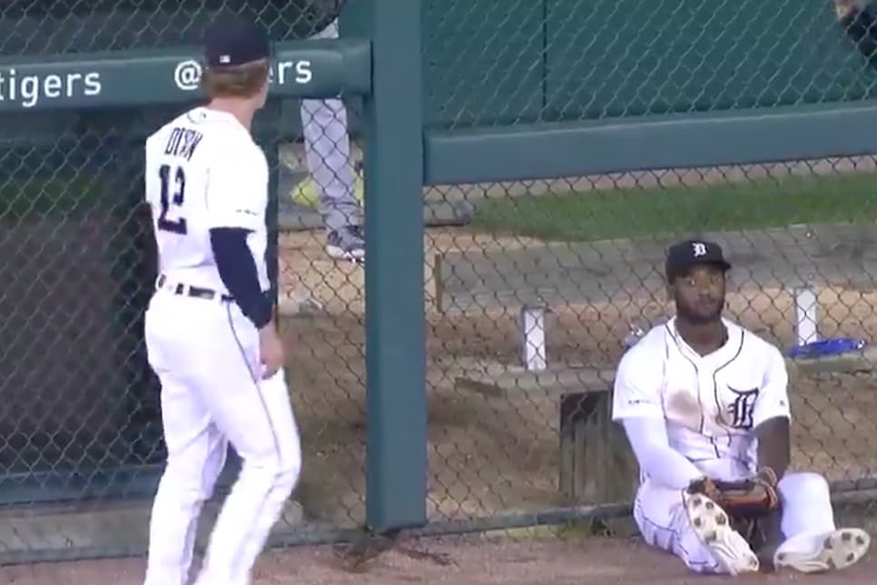 Tigers outfielders collide, ball bounces off them and over fence